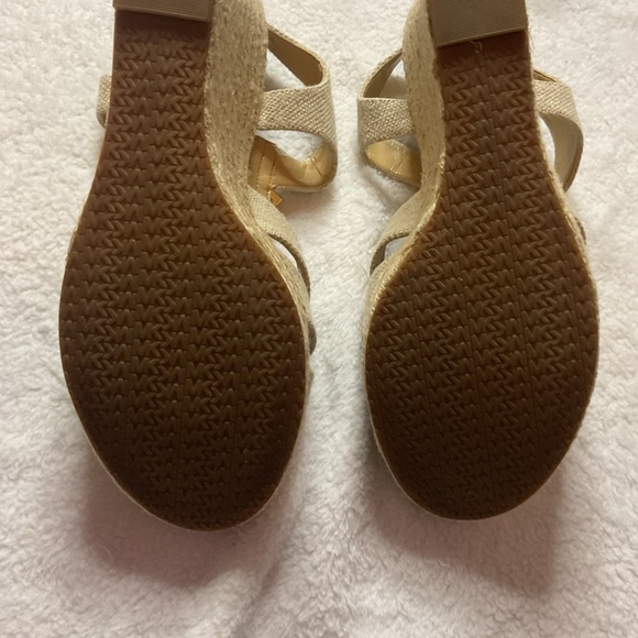MICHAEL Michael Kors Tan Wedge Sandals - Picture 3 of 9